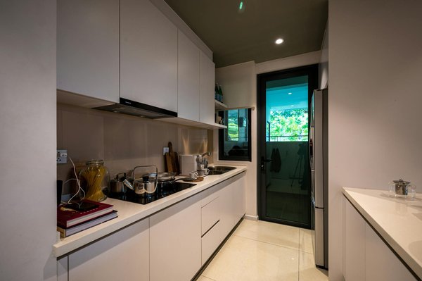 Reimagine Your Seaside Front Yard: The Definitive Guide to Creating a Coastal Edible Garden in the UK